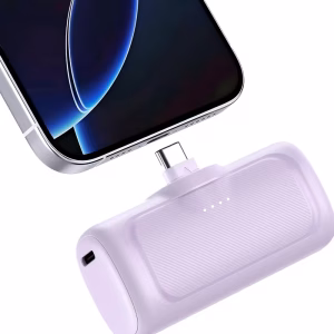 exclusive 22.5W Fast Charger dock 5000/10000mAh Mini Portable Charger -5000mAh Optional 1/2/4pcs USB-C Power Bank with Charging Station.The compact desigin 2 Fast Speedy Mini Power Bank Purple 22.5W – Ultra-Compact Portable Capsule Charger with 10,000mAh High-Capacity and LED Power Indicator A lavender-colored fast charger dock (simplified version) being plugged into the USB-C port of a smartphone. The text on the image indicates this is the "simplified version" with "normal charging speed." The device features a textured grip and four LED battery life indicator lights.