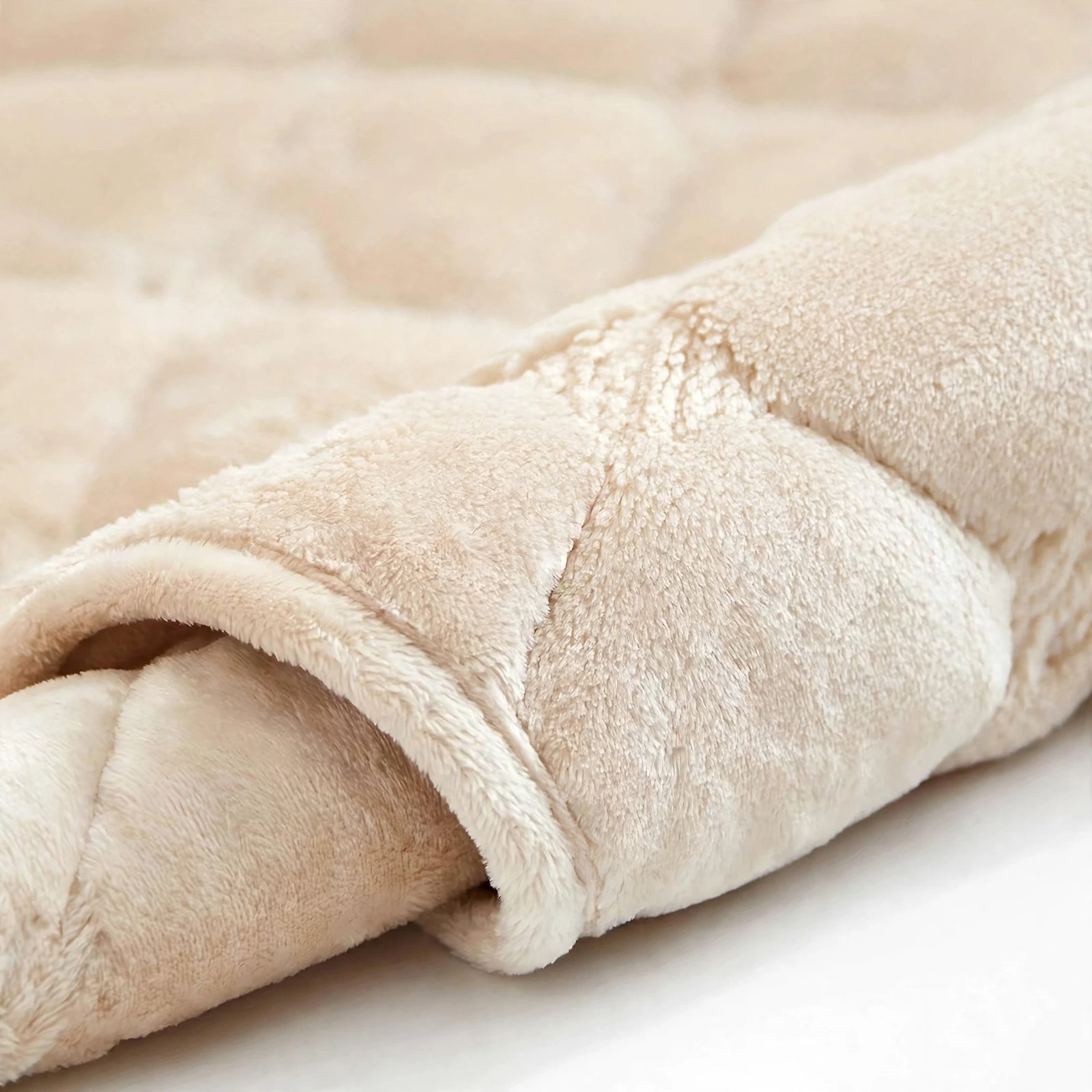 comfortable 1pc Velvet Recliner Chair Cover, Non-slip Recliner Slipcover Sofa Cover, Plush Recliner Cover, For Living Room Office Home Decor 15 Macro view showing the plush, quilted velvet material and soft rolled edge of the white color Velvet Recliner Chair Cover